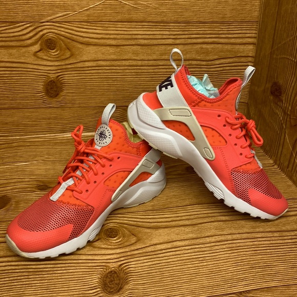 Nike Shoes - Nike air huarache women size US 5.5 Y in EUC pink 💯🔥🔥🔥🗽🔥🔥